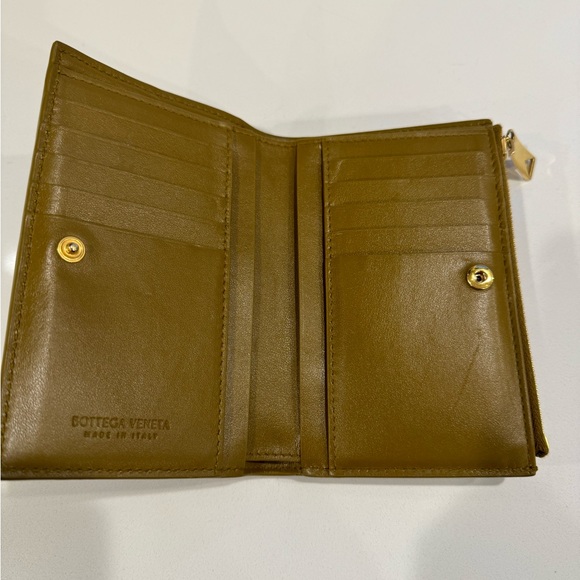Bottega Veneta Medium Cassette Bi-Fold Zip Wallet - Picture 6 of 8